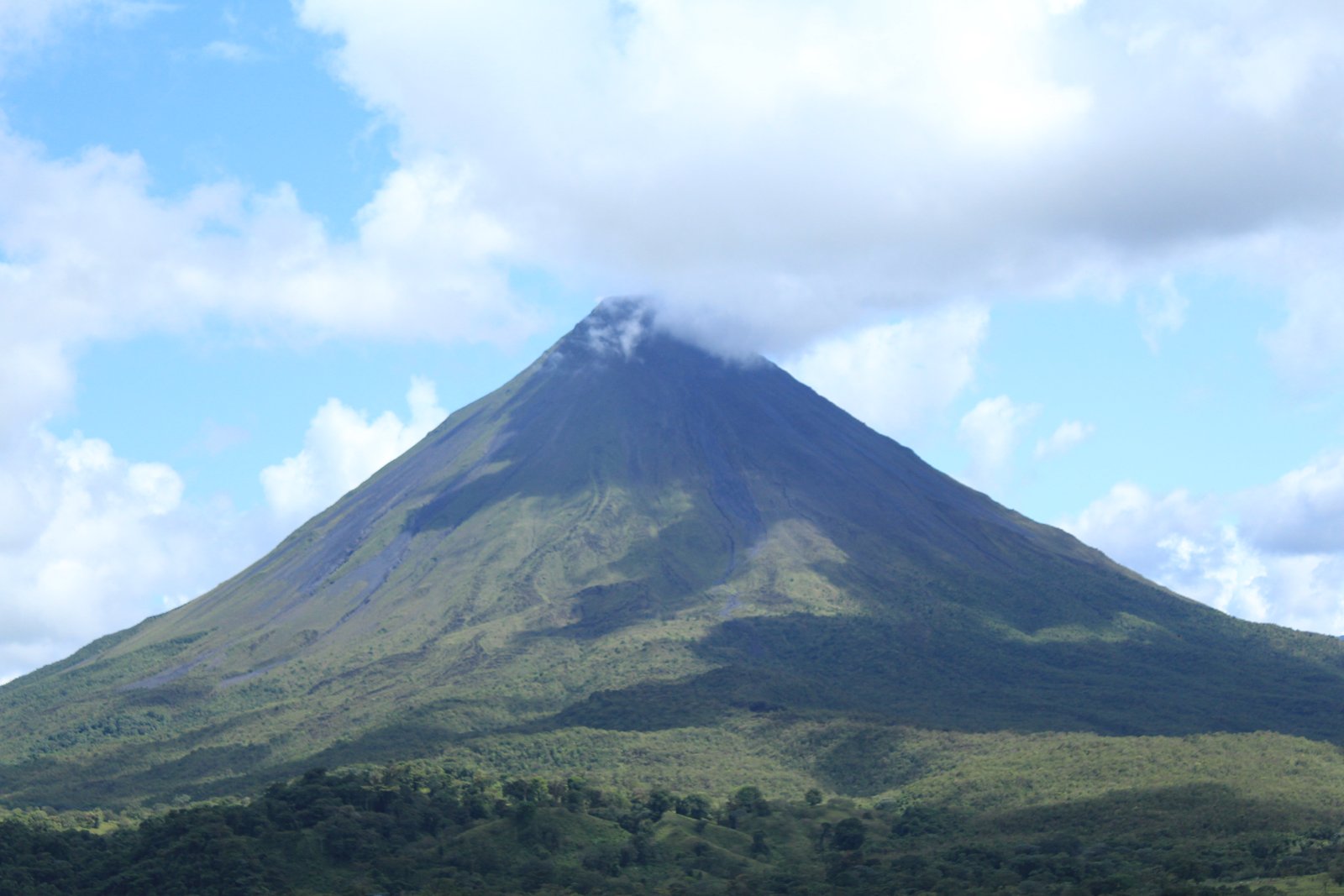 The forested slopes and volcanic cone of Arenal
